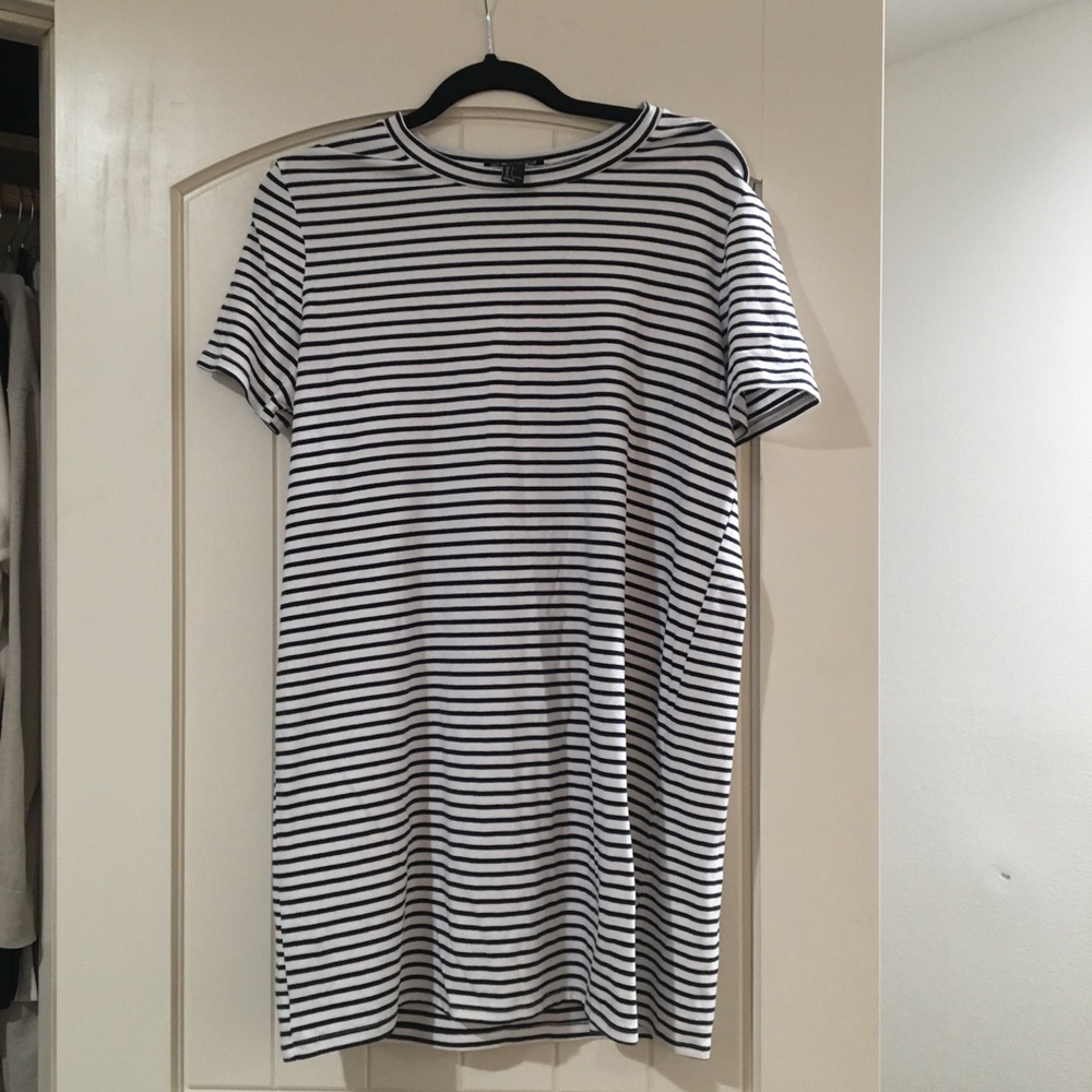 F21 Black and white T-shirt dress L